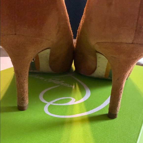 Elegant Brown Suede Pumps - Picture 4 of 5